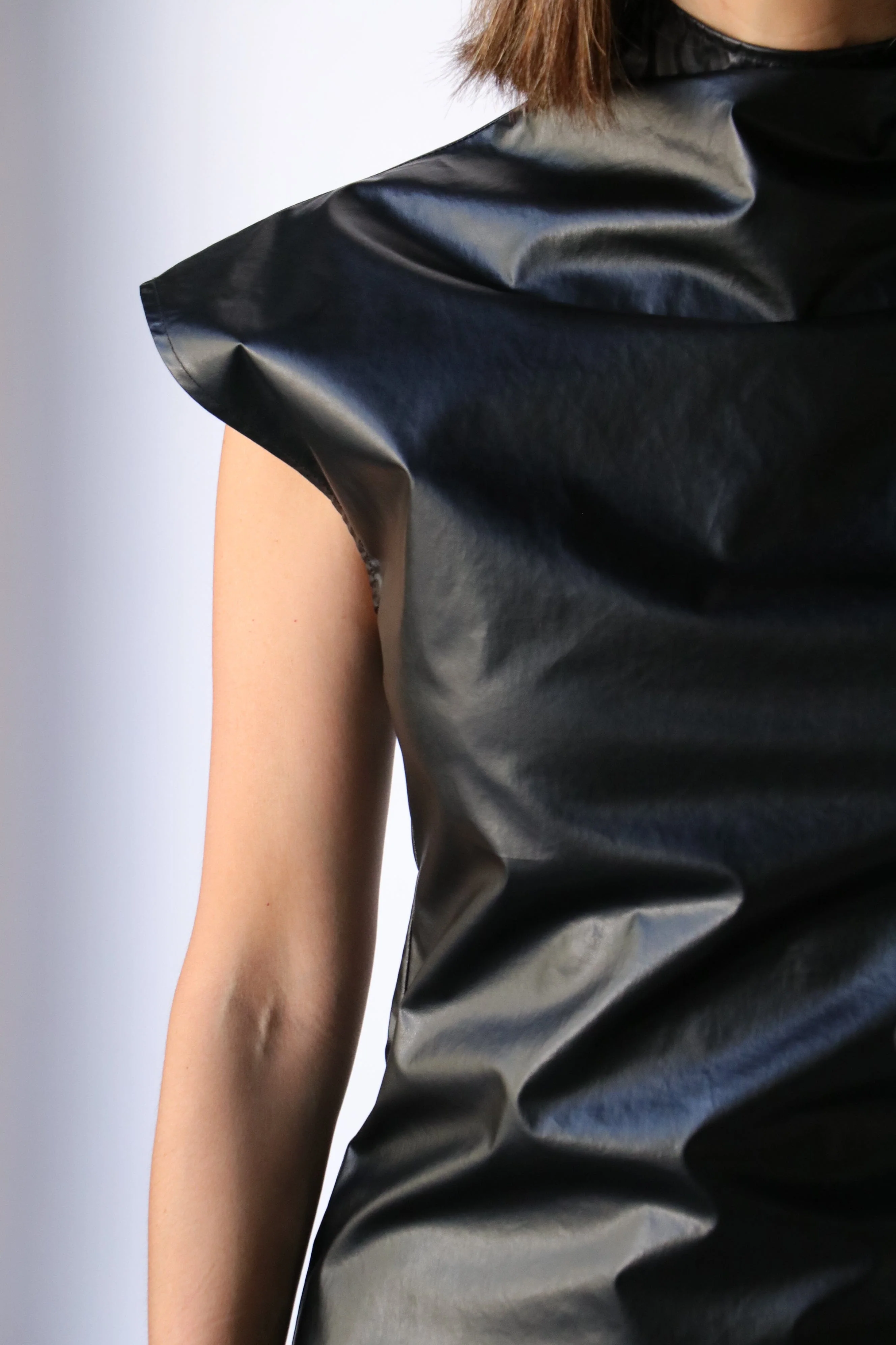 Gauchere Hourglass Midi Dress in Black - Image 5